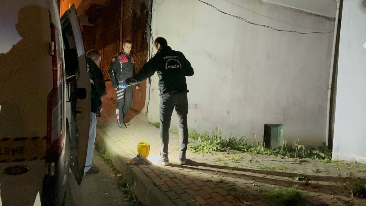 'Kanalizasyon akıyor' kavgası: Yaralılar var