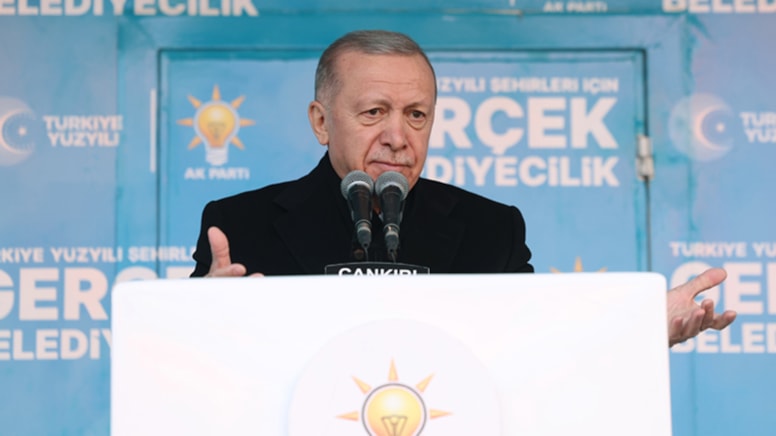 Erdoğan: Özgür efendinin Türkiye'ye bir özür borcu var