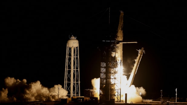 SpaceX, Crew-8 misyonu astronotlarını taşıyan Falcon 9 roketini fırlattı