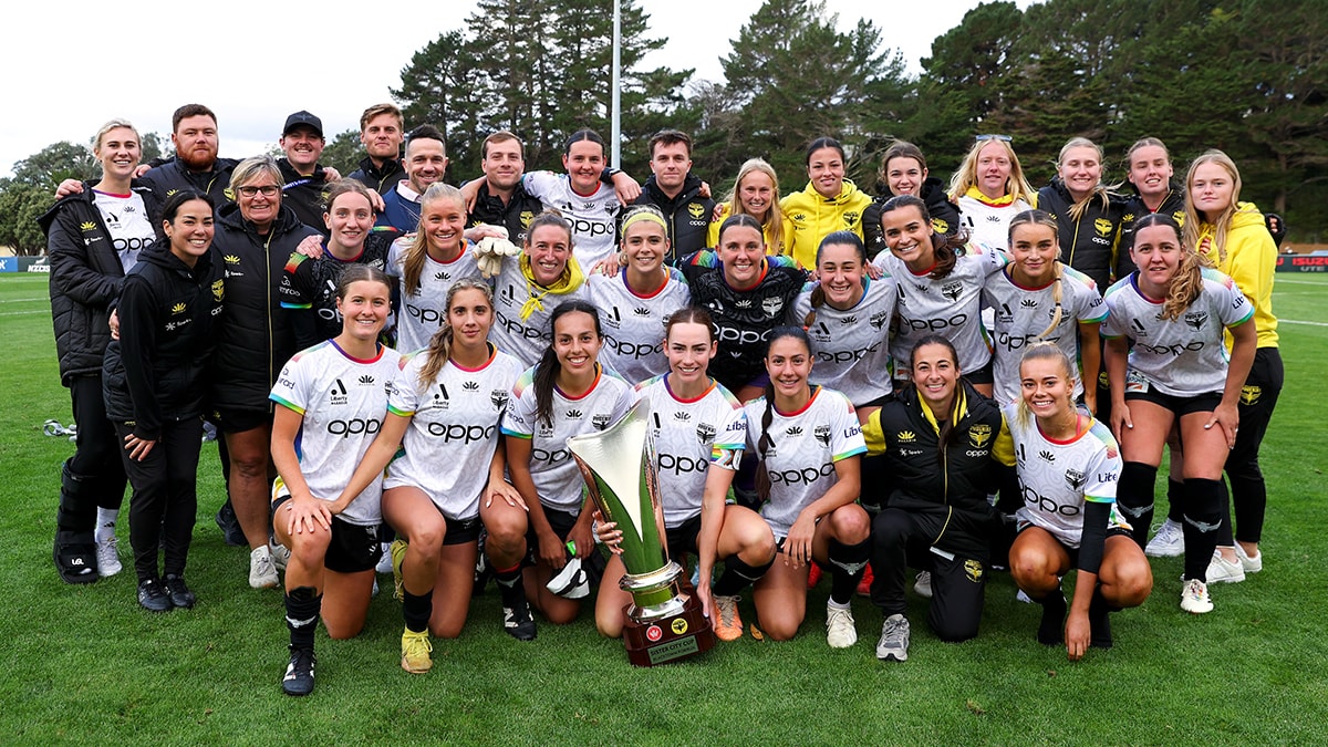 Beş trans futbolcuyla kupa kazanan kadın takımı tartışma yarattı: "Bacağını iki yerden kırdılar"