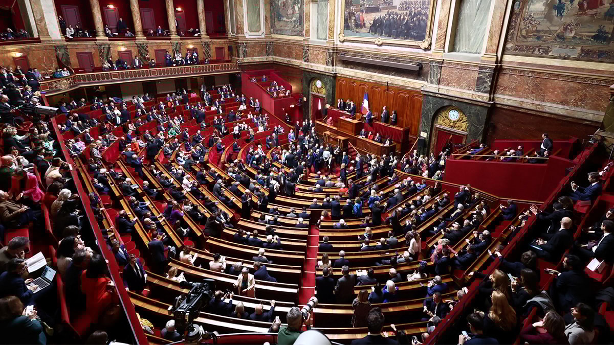 Fransa’dan tarihi kürtaj kararı