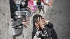 Gazzeli çocuklar açlıktan ölüyor