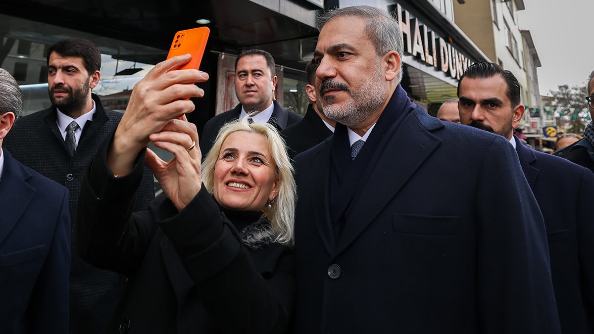 CHP'den tepki: PKK'lılar konsolosluğa saldırıyor, Hakan Fidan seçim turunda