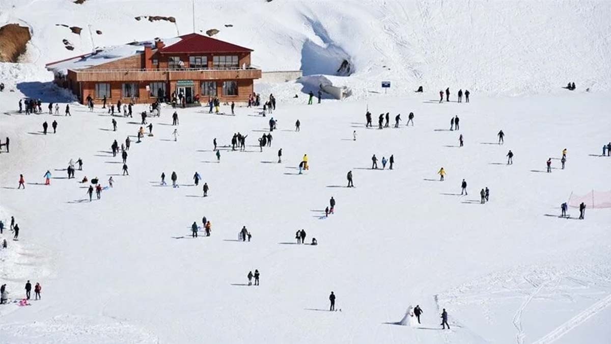 Hakkari kar kalınlığıyla zirvede!