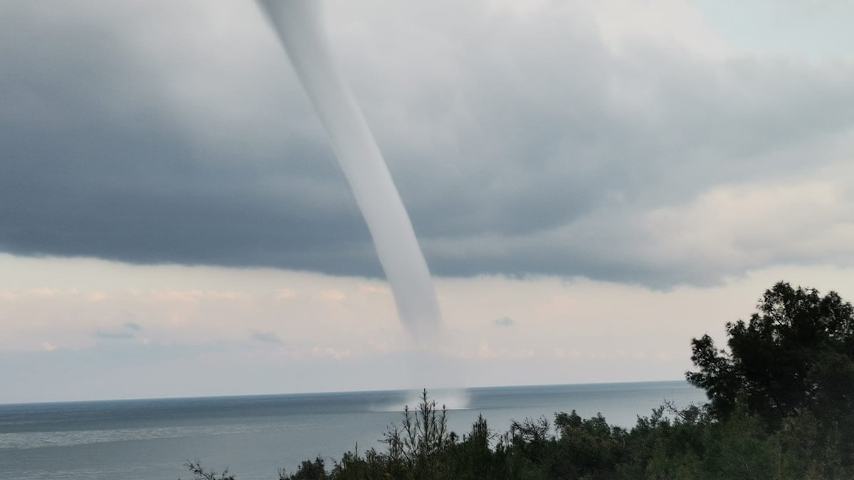 Antalya'da denizdeki hortum kamerada