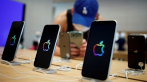 iPhone satışlarında umduğunu bulamayan Apple'ın geliri azaldı