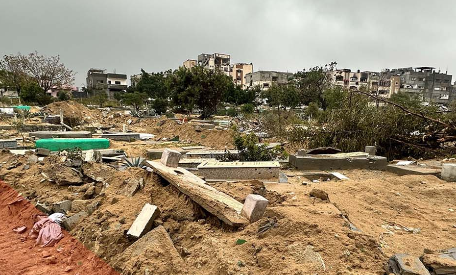 İsrail bunu da yaptı! Mezarlığa hava saldırısı düzenlendi