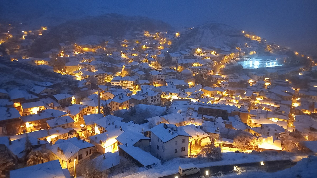 Mart sonu Ankara'da kar yağışı