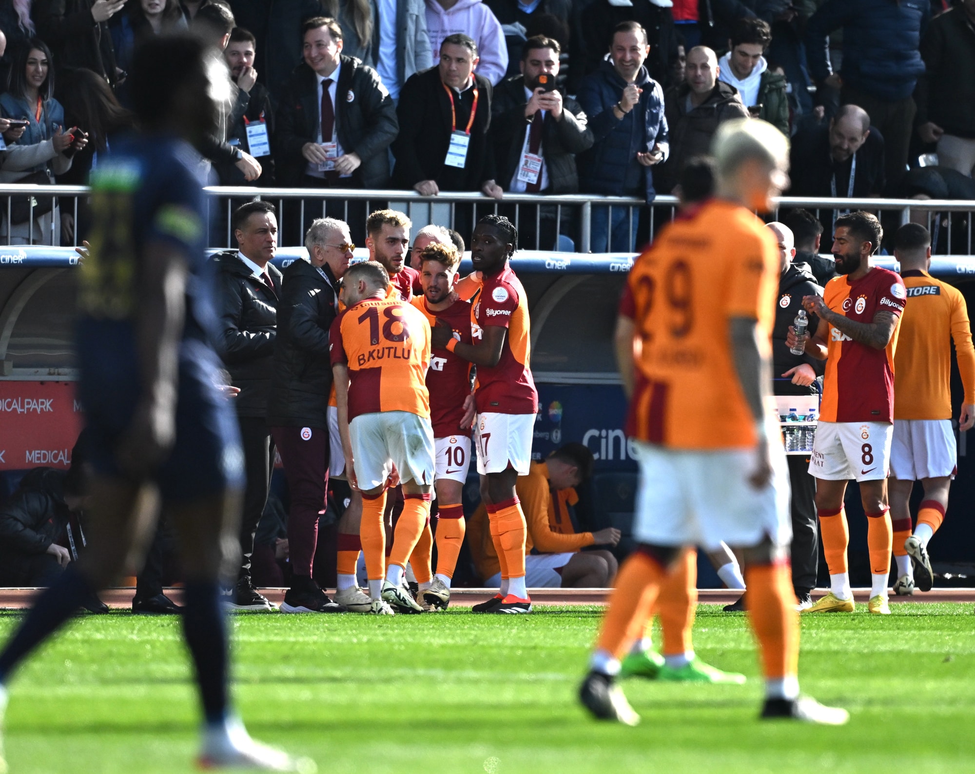 Yedi gollü maçta Galatasaray Kasımpaşa deplasmanında son dakikada galip geldi