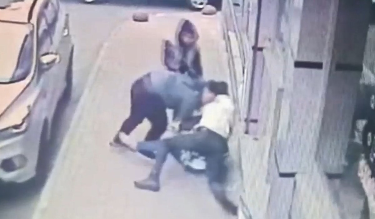 Sokak kavgasında silahlar konuştu: 2 yaralı