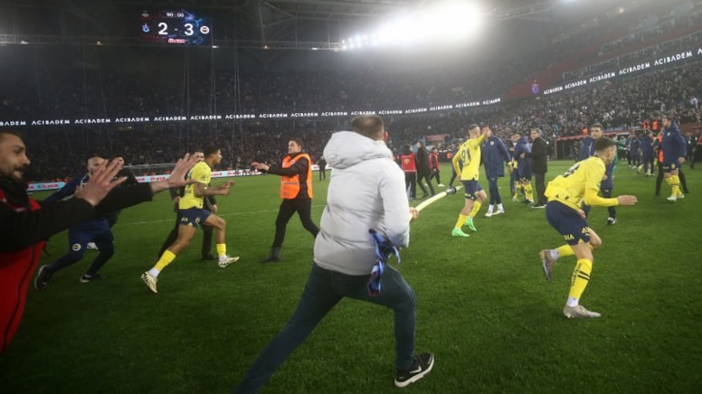 Trabzonspor-Fenerbahçe maçı sonrası yaşanan olaylara ilişkin tutuklanan 5 kişiden biri tahliye edildi