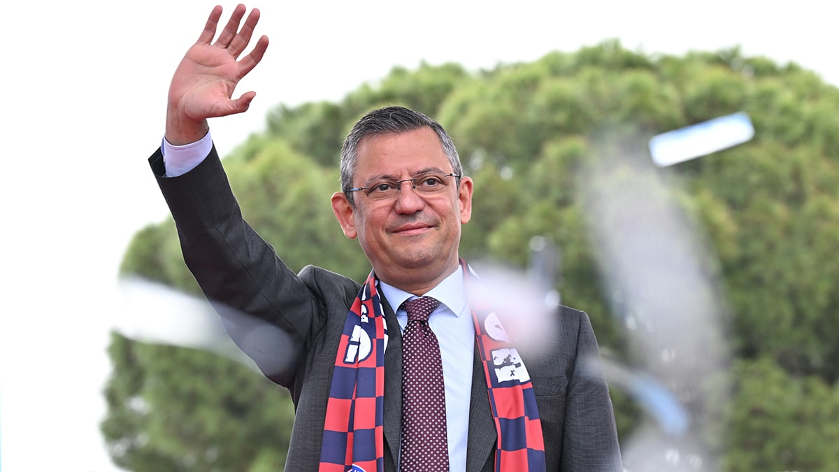 Özel'den 31 Mart yorumu: Sarı kart gösterilirse o zaman bir ümit var