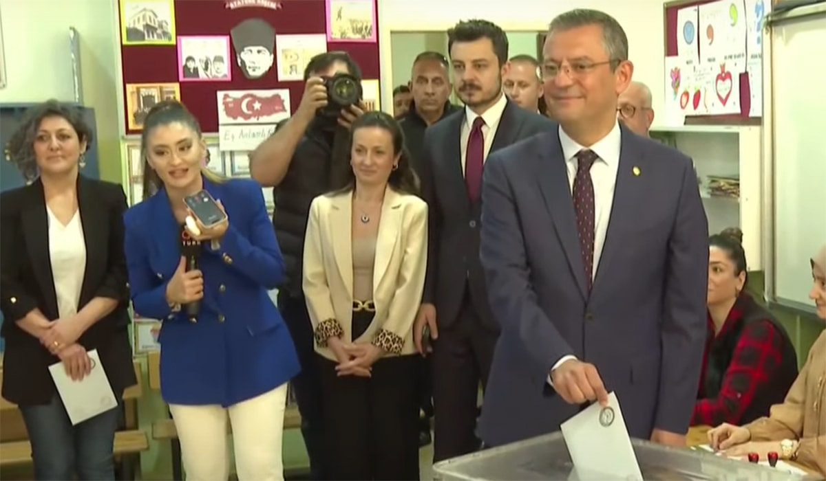 Özgür Özel oyunu kullandı