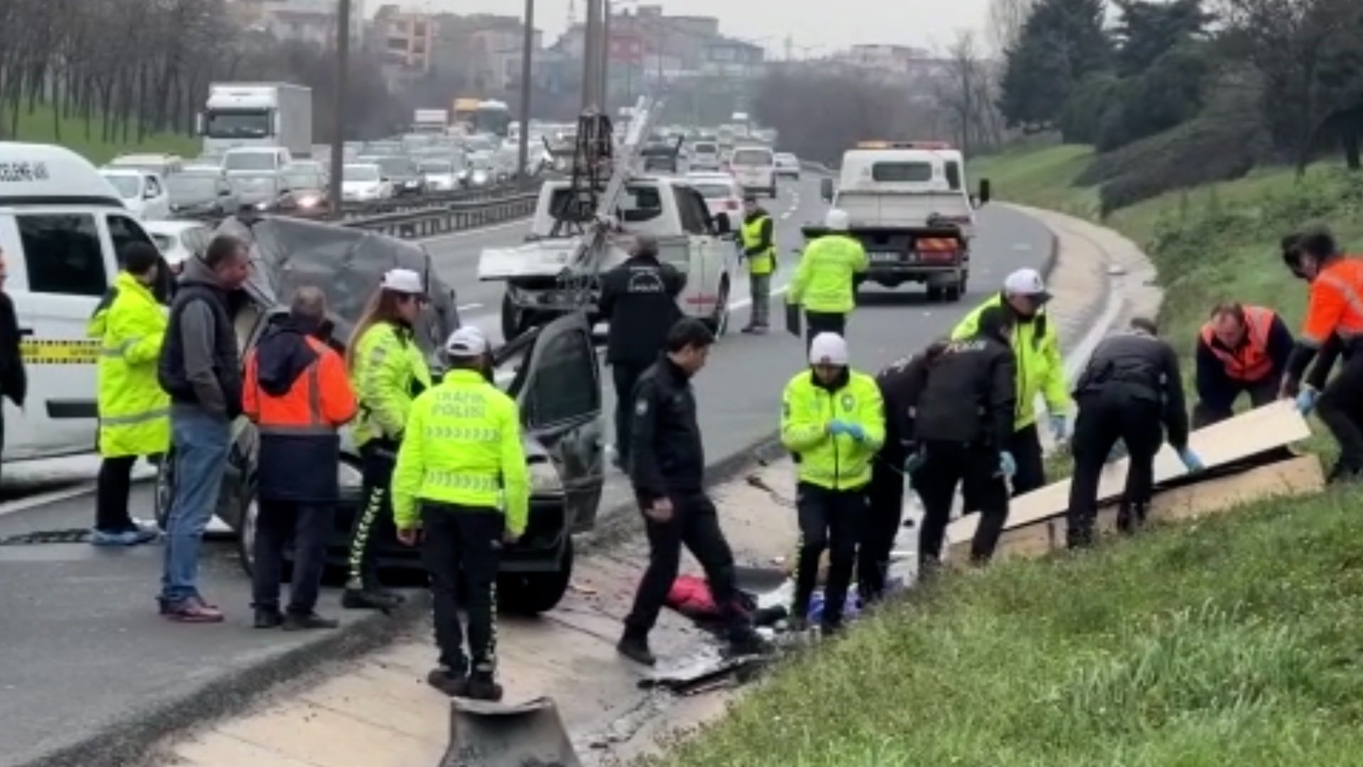 İstanbul'da zincirleme kaza: 2 ölü 4 yaralı