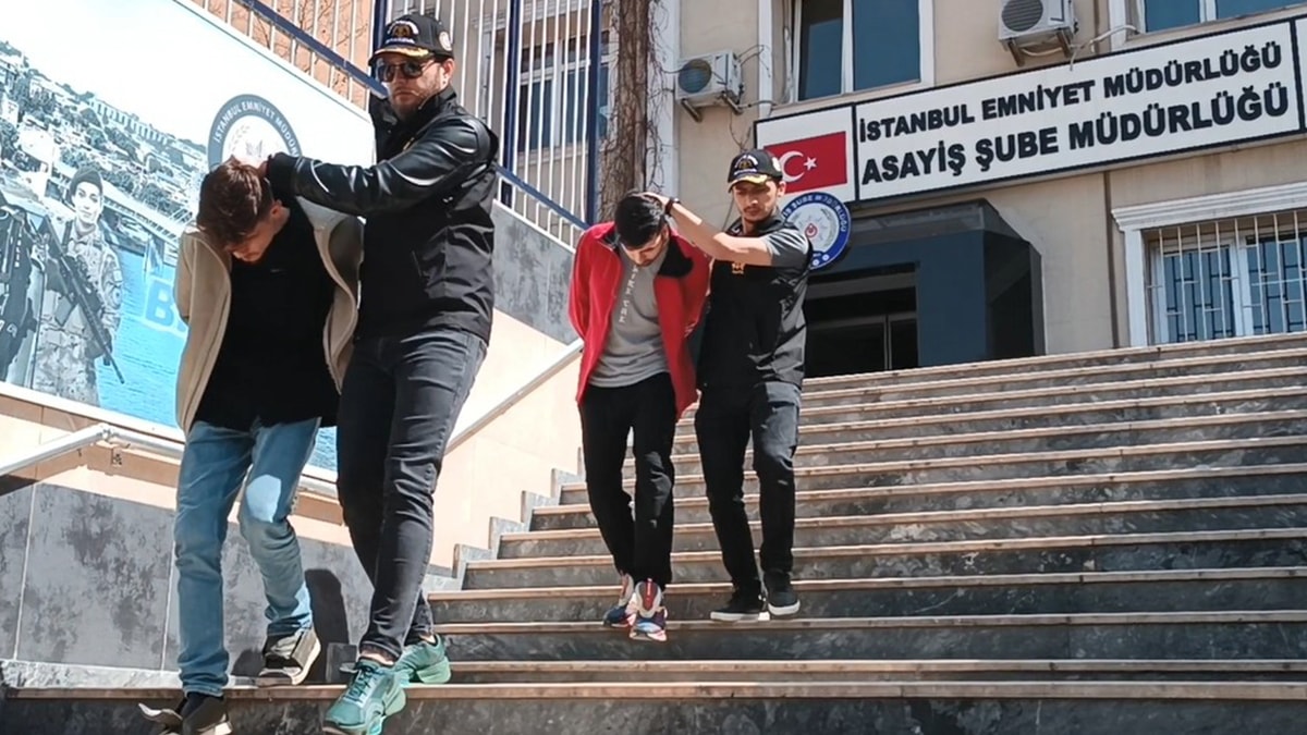 Kadına bıçak çekip aracı çaldılar