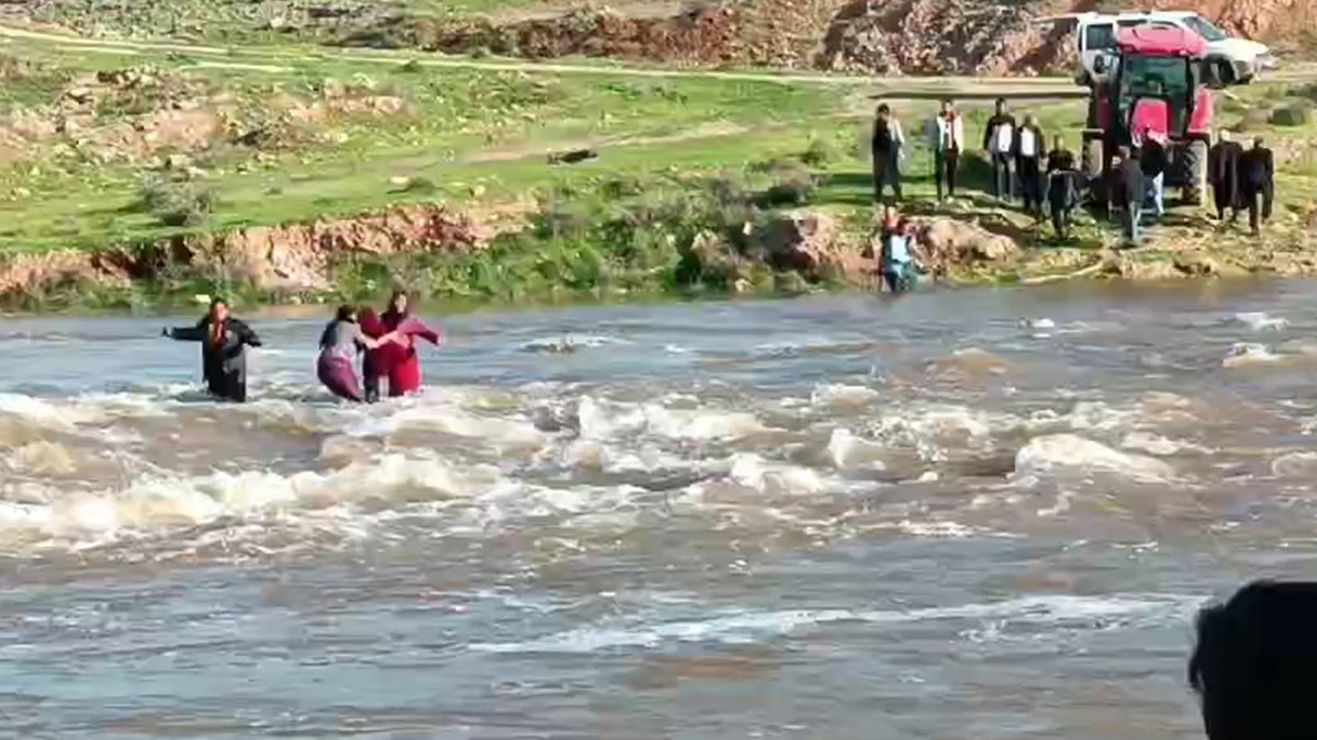 Şanlıurfa'da taşan derede can pazarı