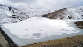 Kuman Göleti buz tuttu
