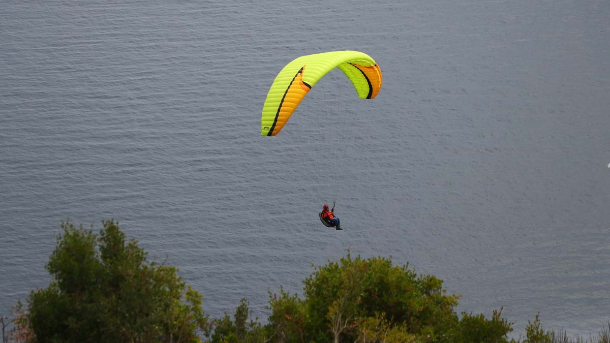 Uçmakdere'de yamaç paraşütü uçuşlarının sayısı artıyor