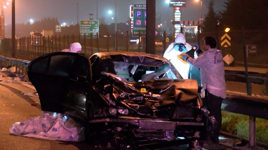 TEM'de otomobil yayalara çarptı: 5 kişi öldü