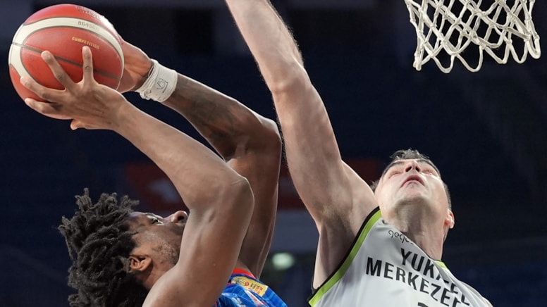 Anadolu Efes Yukatel Merkezefendi Belediyesi Basket'i mağlup etti