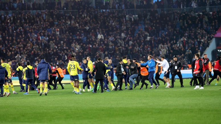 Trabzonspor-Fenerbahçe maçında yaşanan olaylarla iligili Ali Yerlikaya'dan açıklama