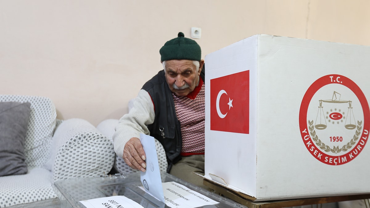 AKP, Erdoğan'ın memleketinde 18 puan kaybetti