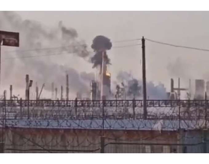 Rusya'nın petrol rafinelerine art arda saldırı