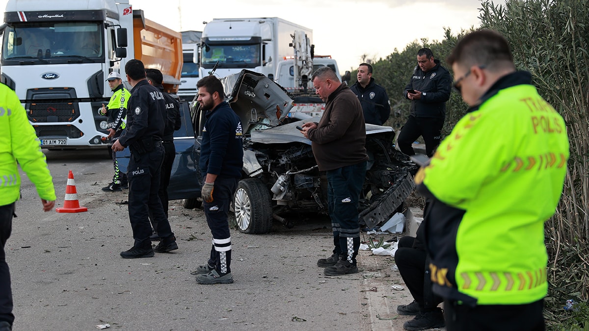 İşçi servisi kaza yaptı: Ölü ve çok sayıda yaralı var