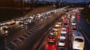 İstanbul'da iftar öncesi trafik yoğunluğu