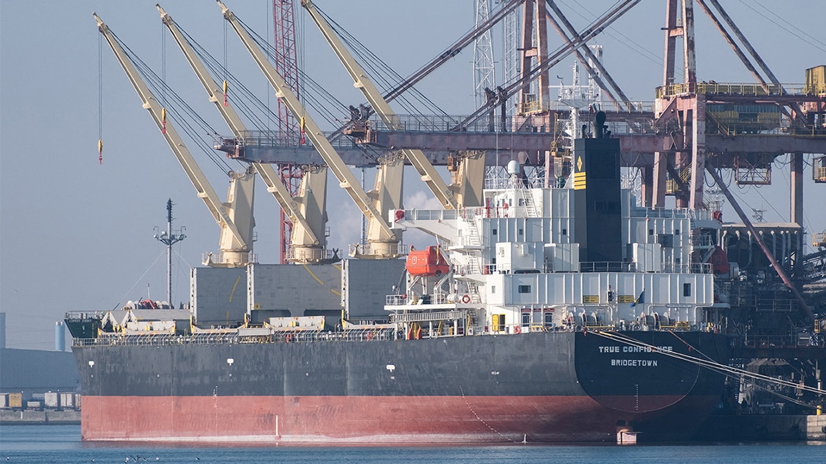 Husiler gemi vurdu: Ölü ve yaralılar var