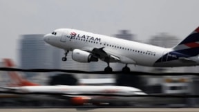 Uçakta büyük panik: Onlarca yolcu yaralandı