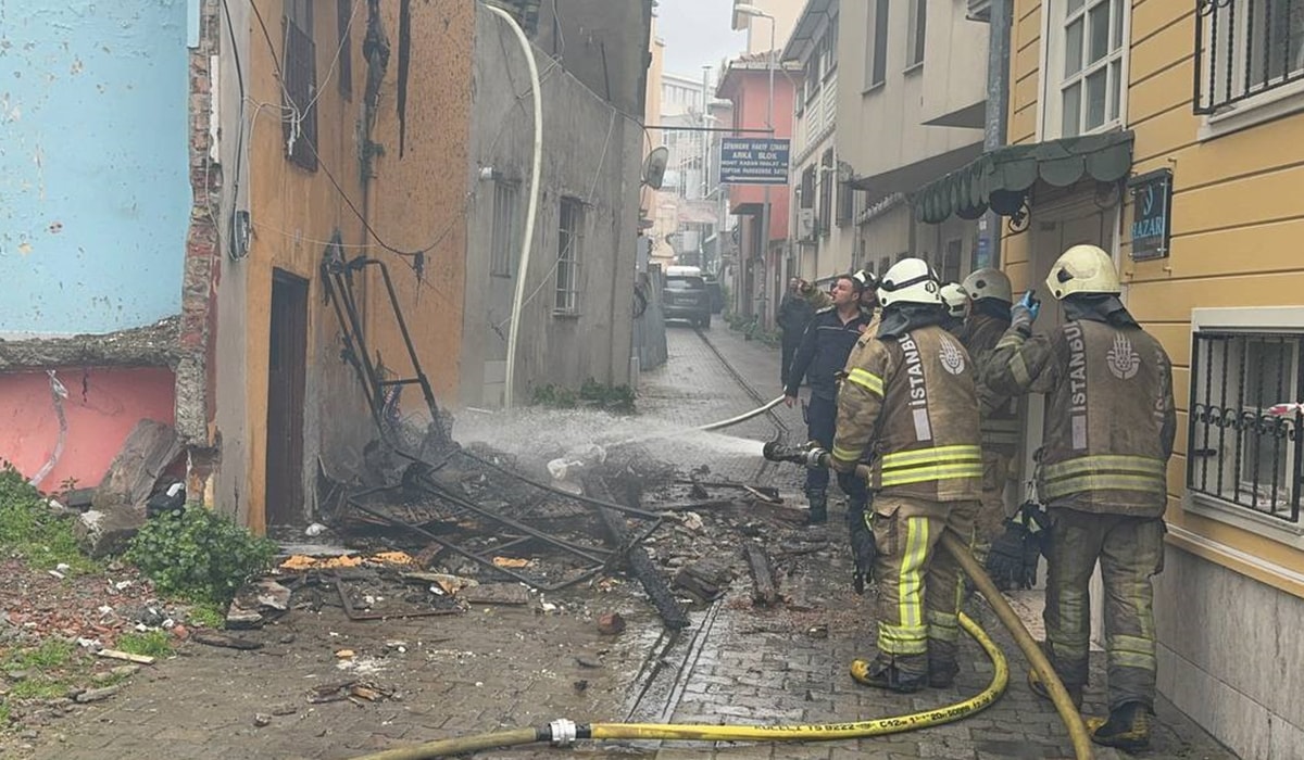 Fatih'te yangın: 1 kişi hayatını kaybetti