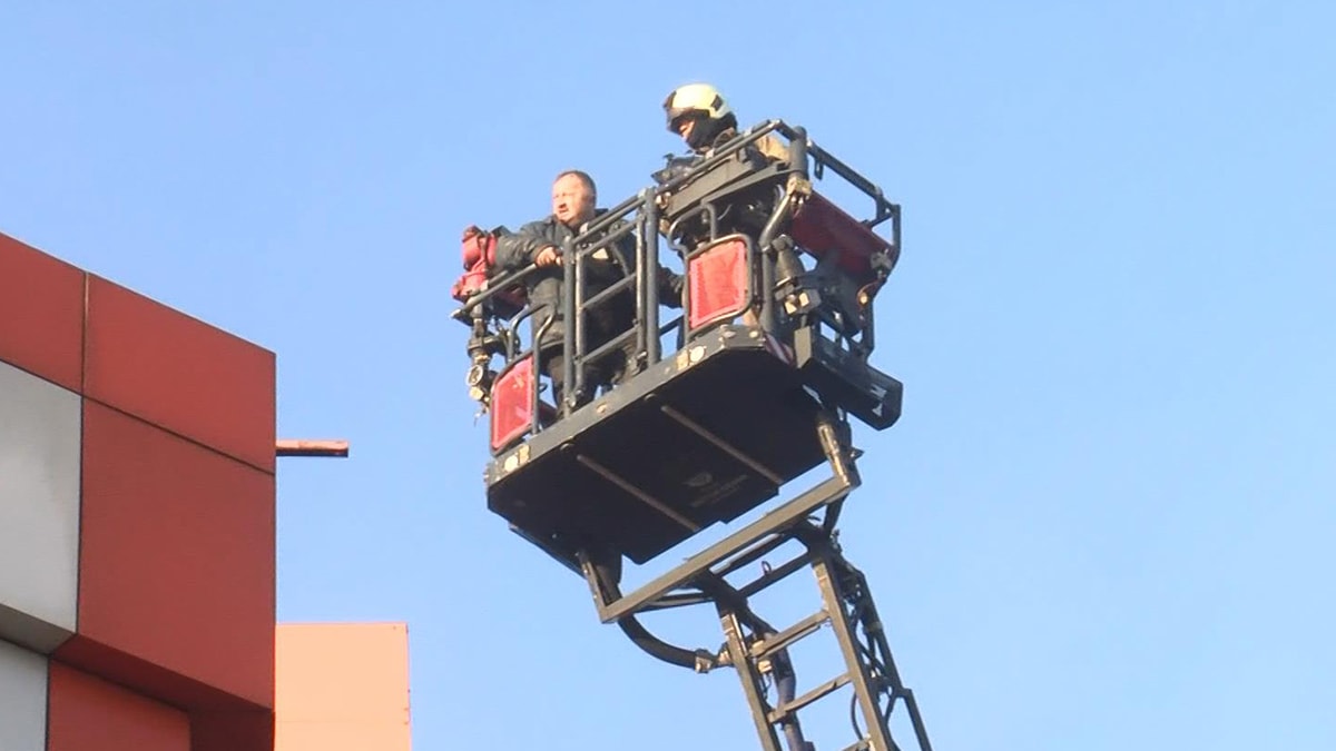 Bayrampaşa'da yangın: 19 işçi mahsur kaldı