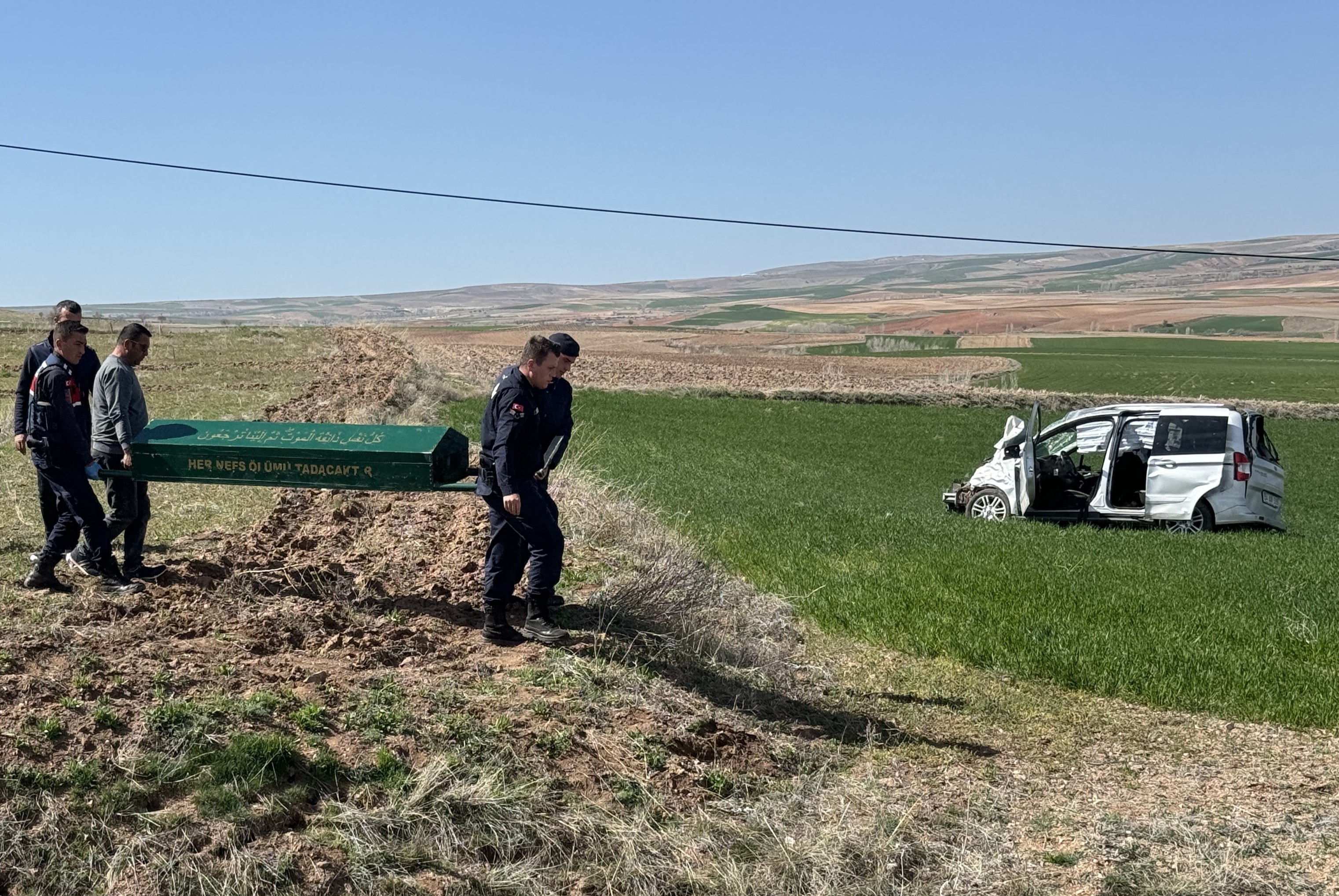 Oy kullanmaya giden aile kaza yaptı: 1 ölü, 2 yaralı