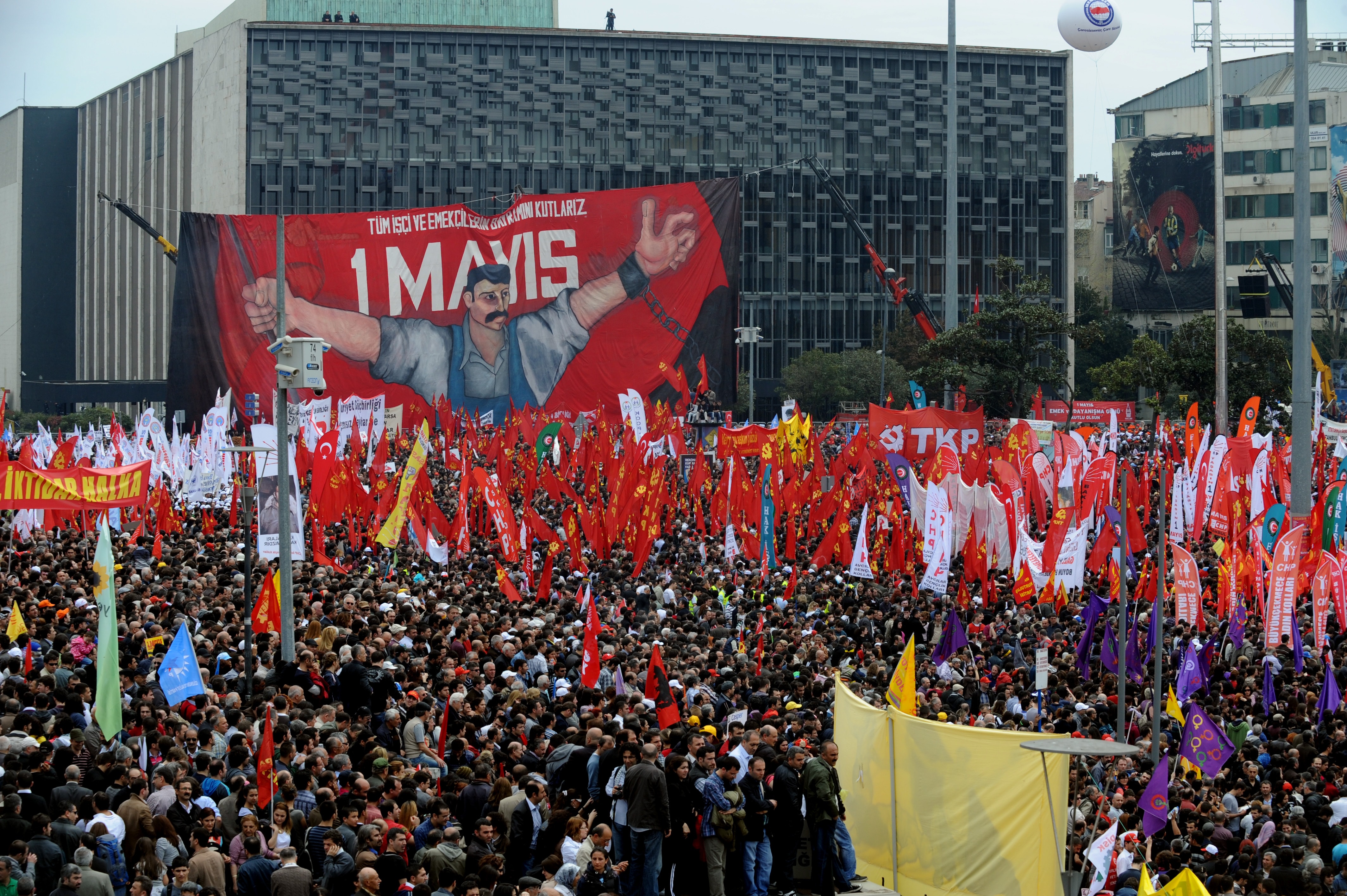 CHP, 1 Mayıs için Taksim'e çağırdı