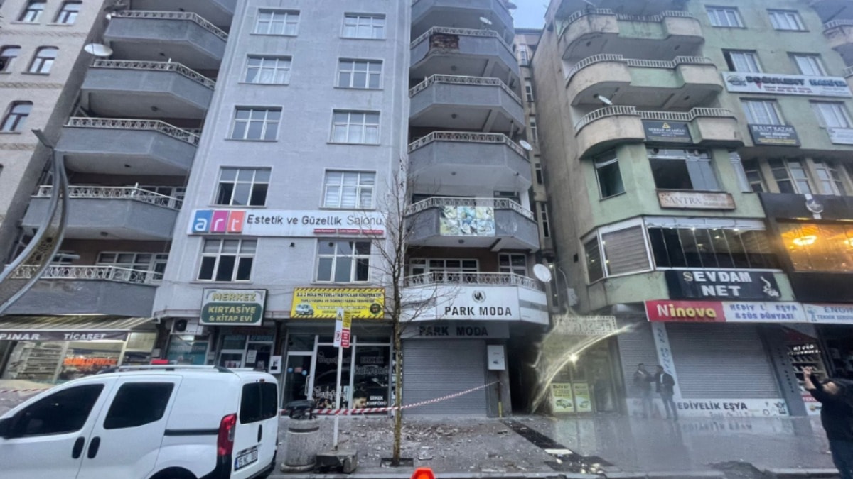 Kaldırımda yürürken hayatı karardı: Yaşam savaşı veriyor