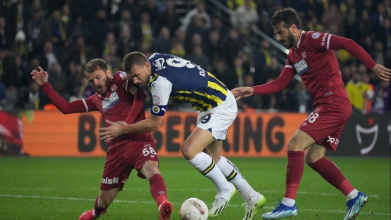 Fenerbahçe Sivasspor deplasmanında zorlu virajda