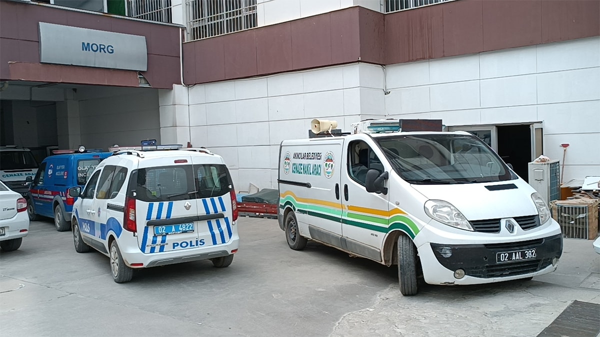 Bir kadın cinayeti daha: Eşini bıçaklayarak öldürdü