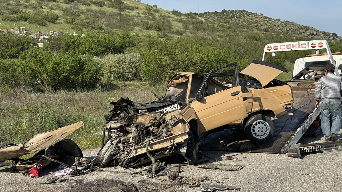 Uzman çavuş ve ailesi feci kazada hayatını kaybetti