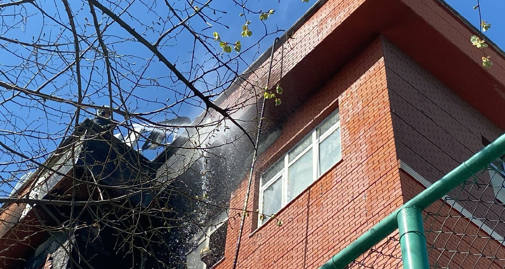 Okulda yangın paniği... Öğrenciler tahliye edildi