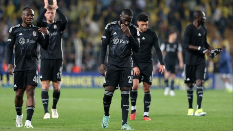Beşiktaş, tüm derbilerde yenildiği sezonda Avrupa umudunu tehlikeye attı