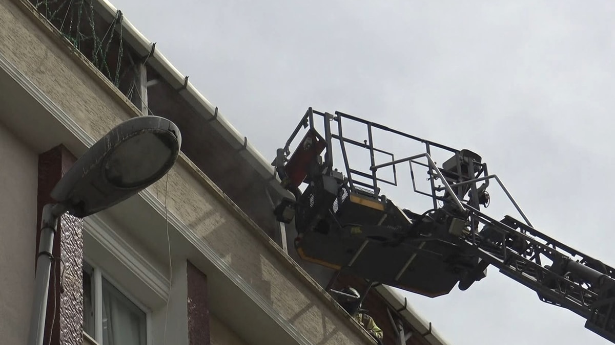 Polis baskınını anlayınca zehir serasını ateşe verdi