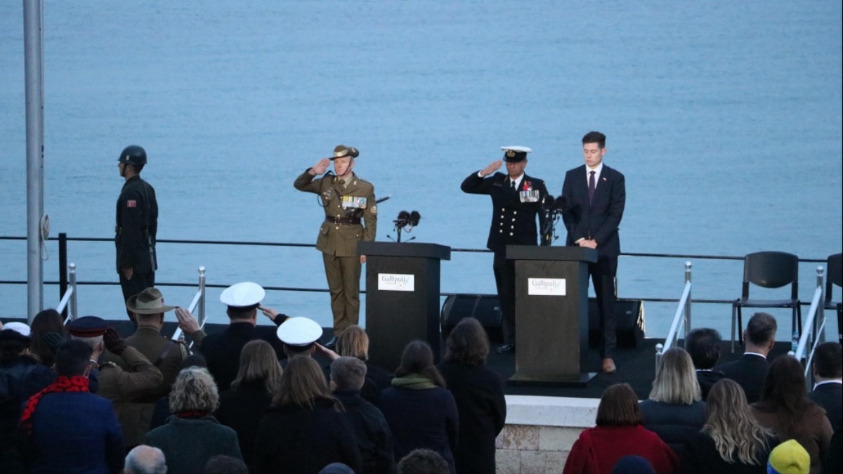 Anzaklar 'Şafak ayini' ile atalarını andı