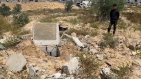 İsrail mezarları da yok ediyor