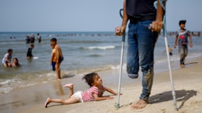 'Son durak' Refah'a sığınan Filistinliler sahillere akın etti