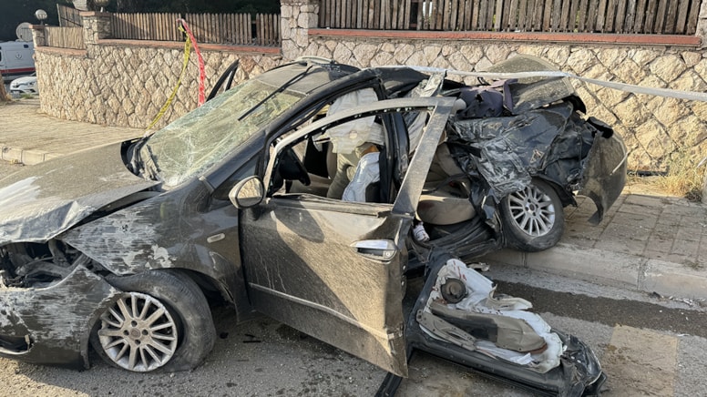İzmir'de otomobil takla attı: 1 ölü, 2 yaralı