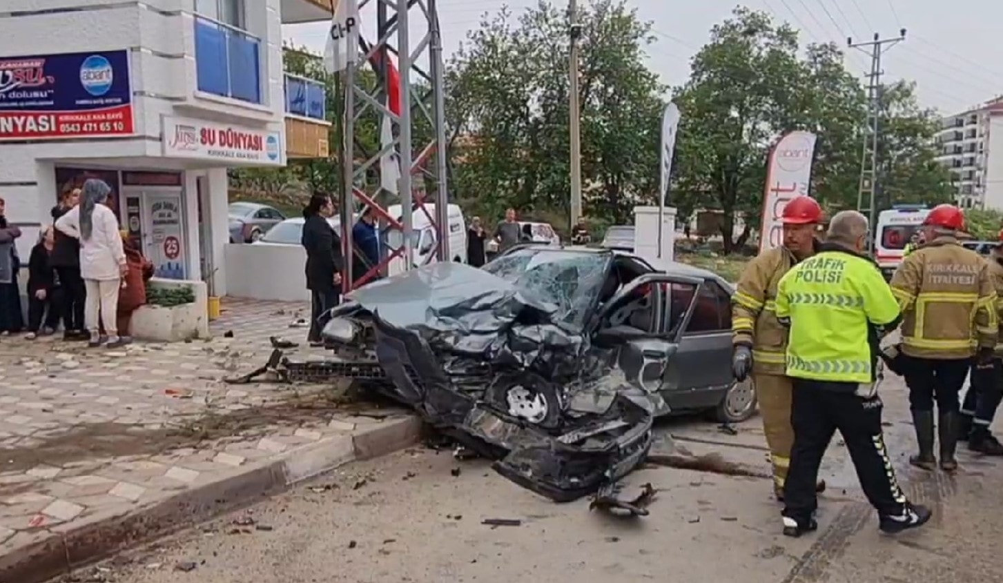 İki araç kafa kafaya çarpıştı... Kaza sonrası kurtarılamadı