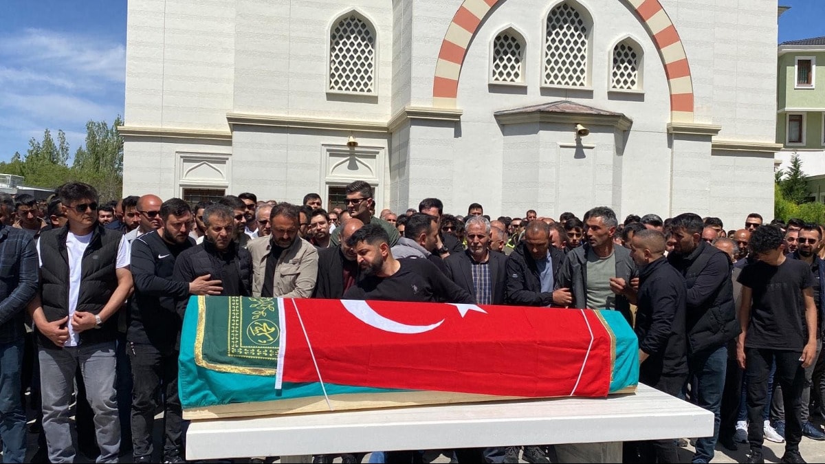 Maden işçisi son yolculuğuna uğurlandı