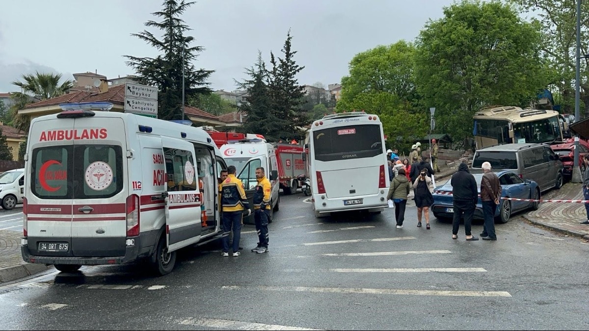 Üsküdar’da servis aracı kaza yaptı
