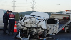 Kuzey Marmara Otoyolu'nda kamyonet ile otomobil çarpıştı: 2 ölü 4 yaralı
